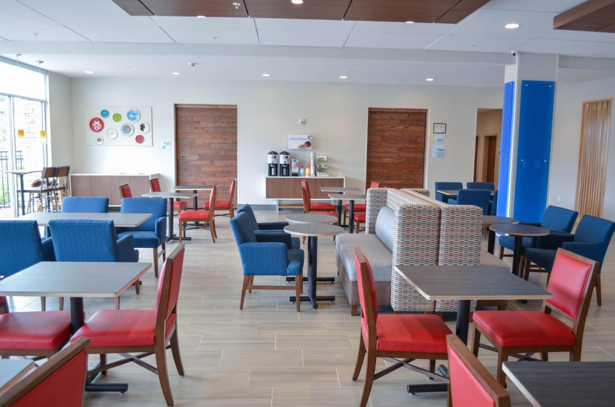 Holiday Inn Express & Suites Raleigh Airport - Brier Creek By Ihg Exterior foto